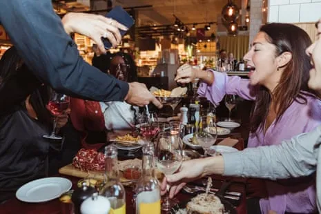 Early Evening Dining Trend: Why Young Americans Are Choosing Earlier Meal Times