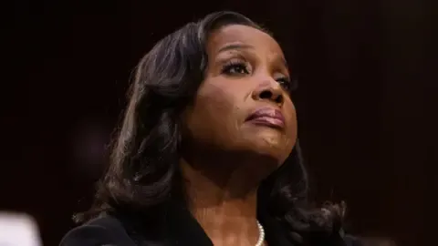 US Appeals Court Blocks Trump from Removing Lisa Cook
