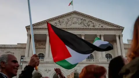 Portugal officially states it will recognise a sovereign Palestine.