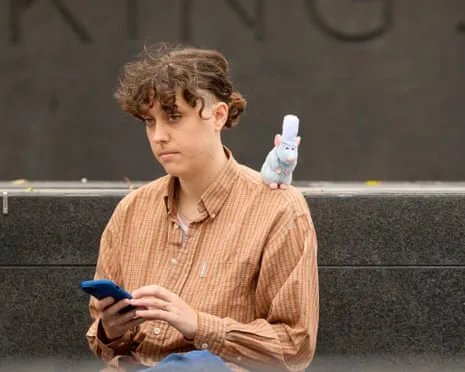 ‘People offer me a wide berth’: My unusual week of wearing shoulder pals